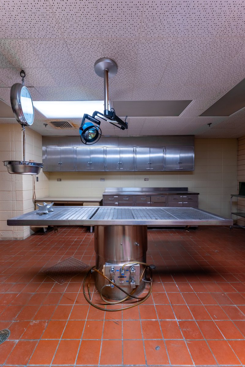 alisonnn07's tweet photo. Abandoned hospital morgue and one of the surgical rooms. #abandoned https://t.co/dBchUTNqTS