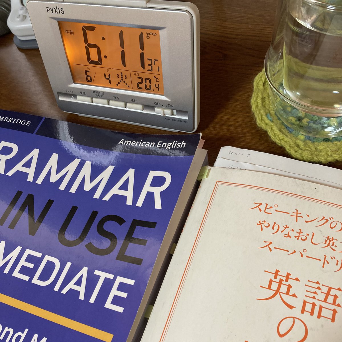 Minato28359037's tweet photo. おはようございます。
朝活スタート👉
玄関の段差がそろそろ抱っこになりそう。
#英語学習 #英語のハノン
#GrammarInUse
#秘密結社老犬倶楽部 https://t.co/0AMjtBRUrw