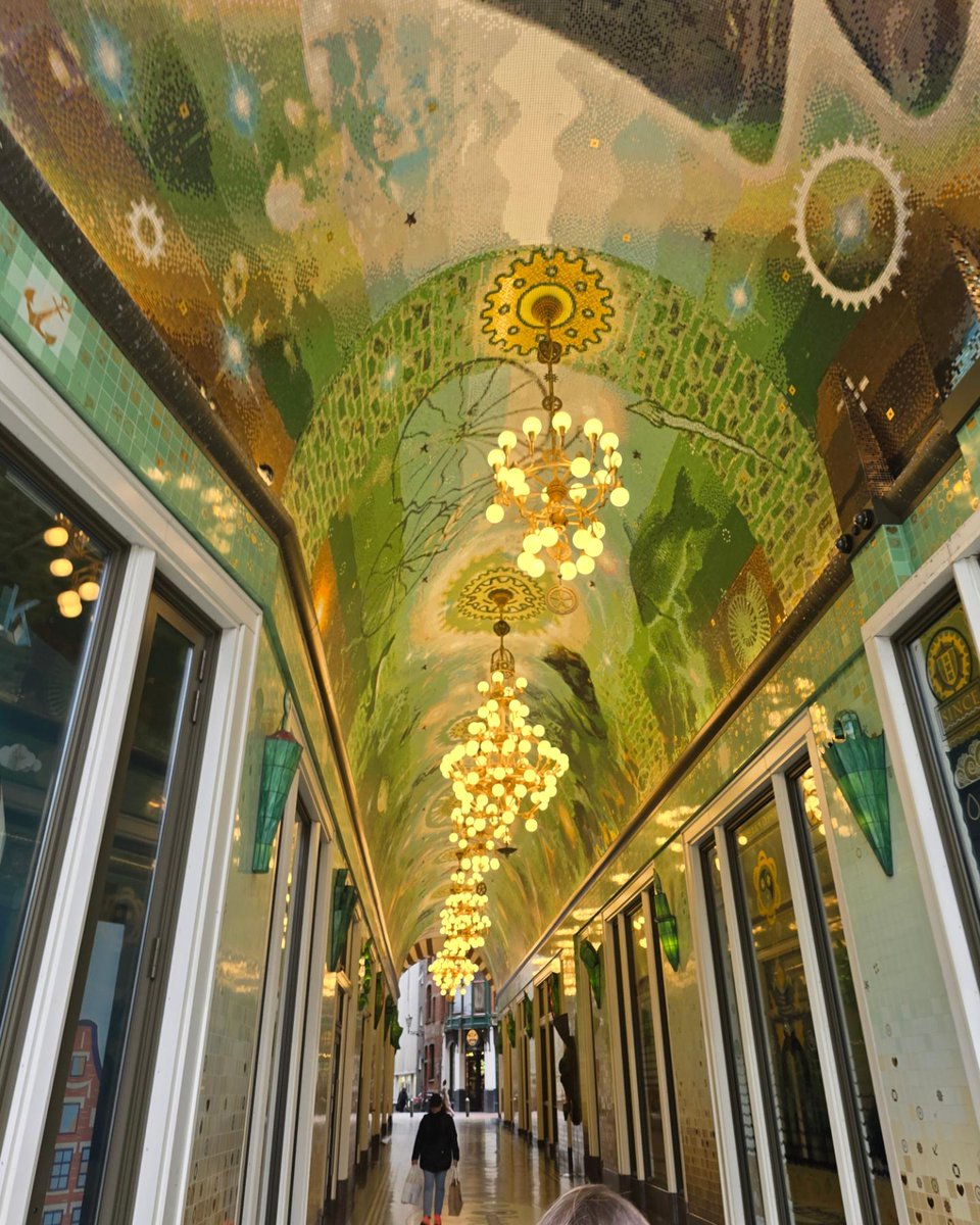 #GeceyeBirSöz
Ateş saatlerce yanar suyu ısıtırda, su bir saniyede ateşi söndürür.
Vefasızlığı başka bir türkü tarif edemem..!

N.Fazıl Kısakürek