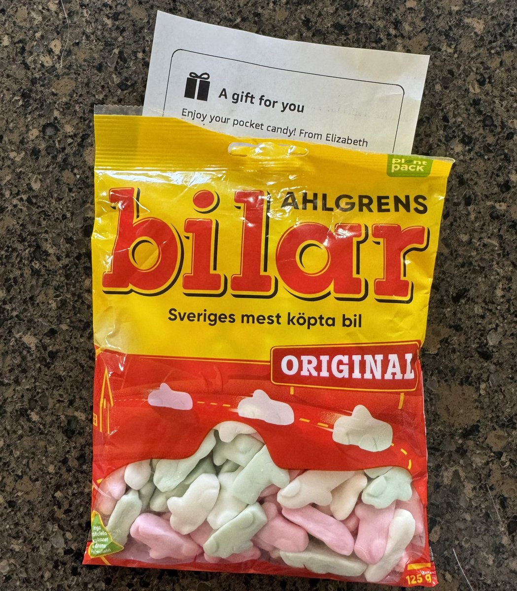 JenSnift's tweet image. one of my besties sent me candy straight from her big overall pocket in sweden and i’m so so thankful ilysm elizabeth 🥹🥹🥹🤍 #pocketcandy @_lifeisGoode