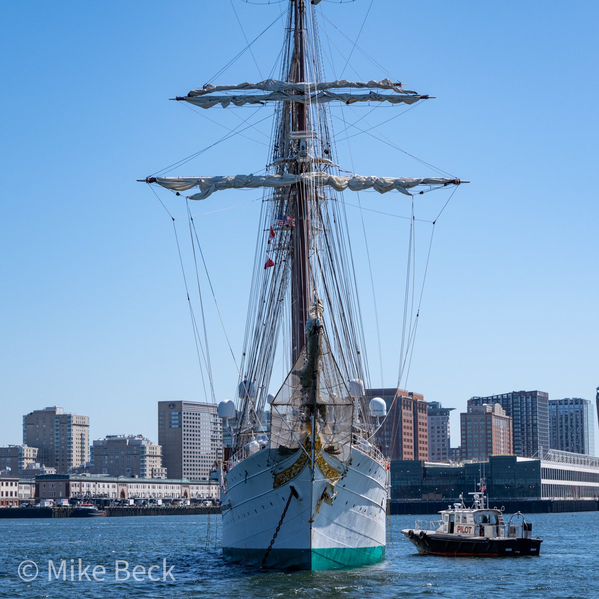 Spanish Navy training ship Juan Sebastian de Elcano in Boston Harbor this afternoon. 371’ long, 3rd largest tall ship in the world. It’s travelled 2.3 million miles in its lifetime. @ericfisher @SurfSkiWeather @Eweather13