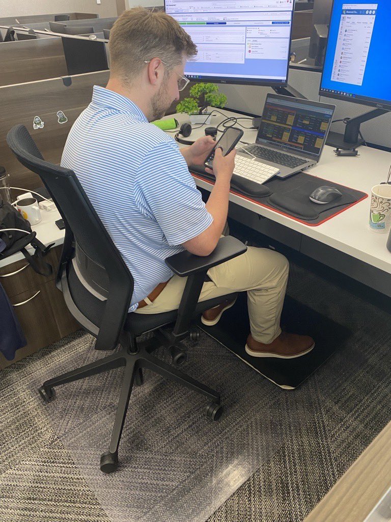 TheRealXavier's tweet photo. @TommyOKid My Coworker seeing this tweet https://t.co/Cb0iJRPmrX