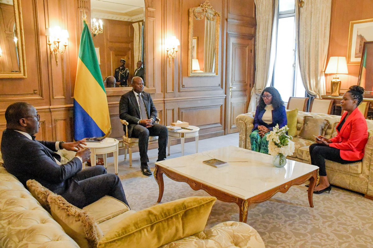 Cette rencontre a permis au Chef de l'État de réaffirmer son engagement pour la restauration de cette chaîne de radio, essentielle au rayonnement international du pays.

Pour plus d'informations, cliquez ici : urlz.fr/qTpx