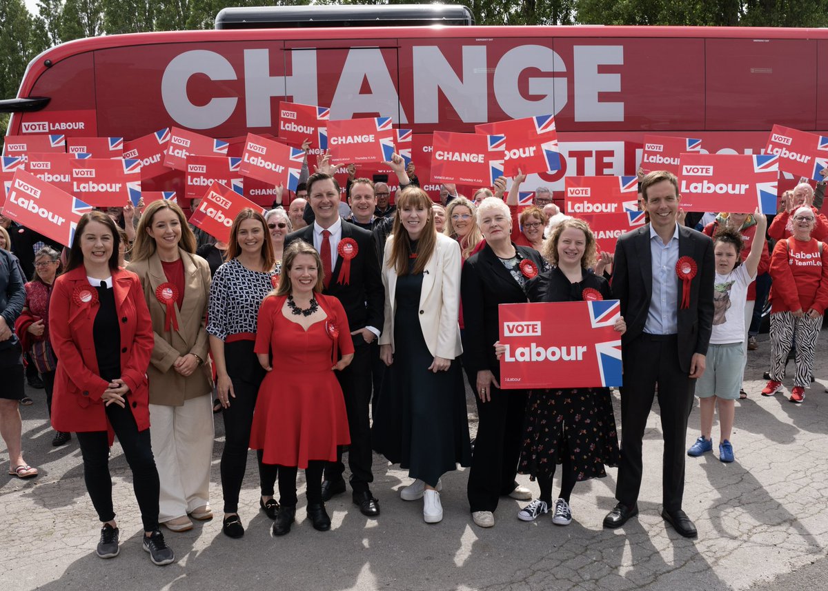 Proud to support Labour’s candidate @LeePitcher9 in Doncaster East.

There’s a clear choice at this election and change is on the ballot paper. 🌹