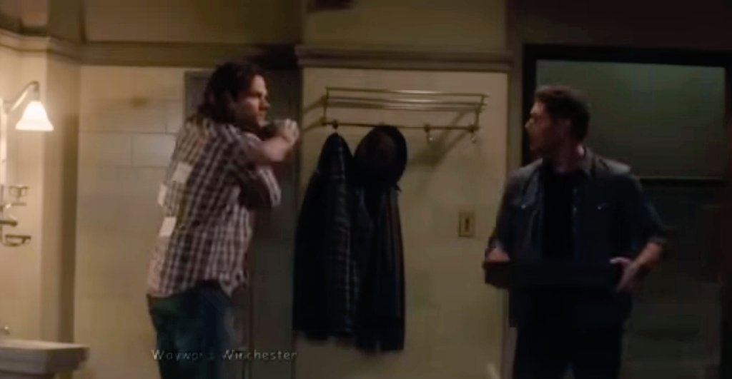 Angelb_666's tweet photo. My favorite duo photo 🤩 of course it's with my favorite brothers @jarpad @JensenAckles  
It's my favorite Dean's prank to Sam 🤣 https://t.co/GGluoqGqYl