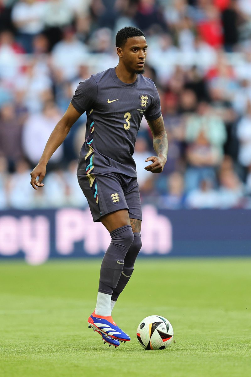 EzriKonsa's tweet photo. Great to get 90 mins in tonight! Win and clean sheet 👊🏽🏴󠁧󠁢󠁥󠁮󠁧󠁿 https://t.co/Fx5se1Hj2K