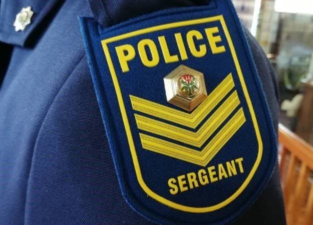 CliffShiko's tweet image. NEWSFEED: An off-duty police officer shot dead in Mankweng, Limpopo. Detective Luanda Rice Ringani (41) and his female passenger (25) were ambushed by assailants in Mamadimo Park while sitting in a car on Sunday night. #LimpopoCrime