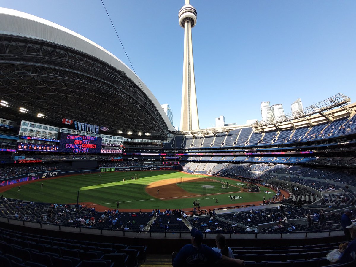 TheCompassMan's tweet photo. Vladdy Jr bobblehead night @BlueJays! @MLB #toronto #mlb https://t.co/R4FsurfyVi