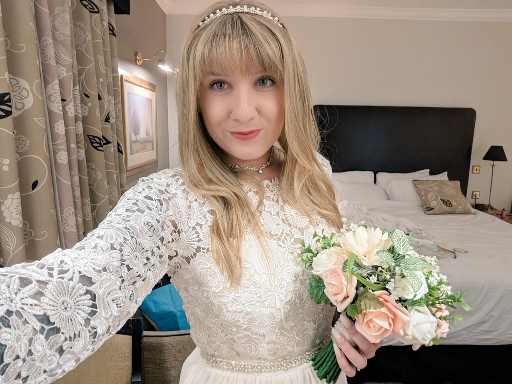 BoMenzzz's tweet photo. Apparently I still found the time to pose terribly 😇😂 https://t.co/XyDF9FawfW