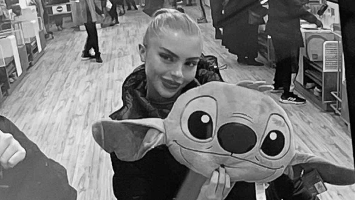 ⠀

                𝐁𝐄𝐋𝐋𝐀'𝐒 𝐀𝐄𝐒𝐓𝐇𝐄𝐓𝐈𝐂

                   your gallery if I was 
                        your (girl)friend

⠀