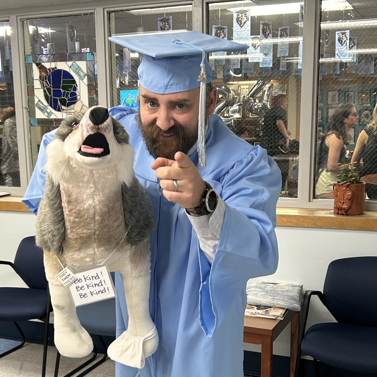 sbhs_vt's tweet photo. Caps &amp; Gowns in the SB Lobby 6/4 2pm-3:30pm! 

Details: https://t.co/J9HXJz8IuJ https://t.co/A3QtSxIYM6