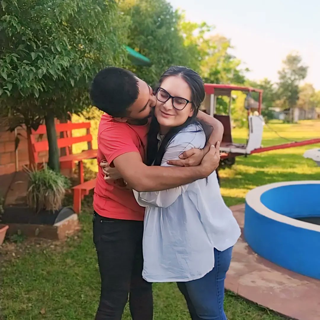 Maru_Molas's tweet photo. Tengo el alma llena y la firme convicción de que la vida nos permitirá retribuir cada gesto de amor que hemos recibido durante este tiempo en pausa.

Aguyje, che korasõ mbytete guive. ♥️ https://t.co/8NtMr3mFOH