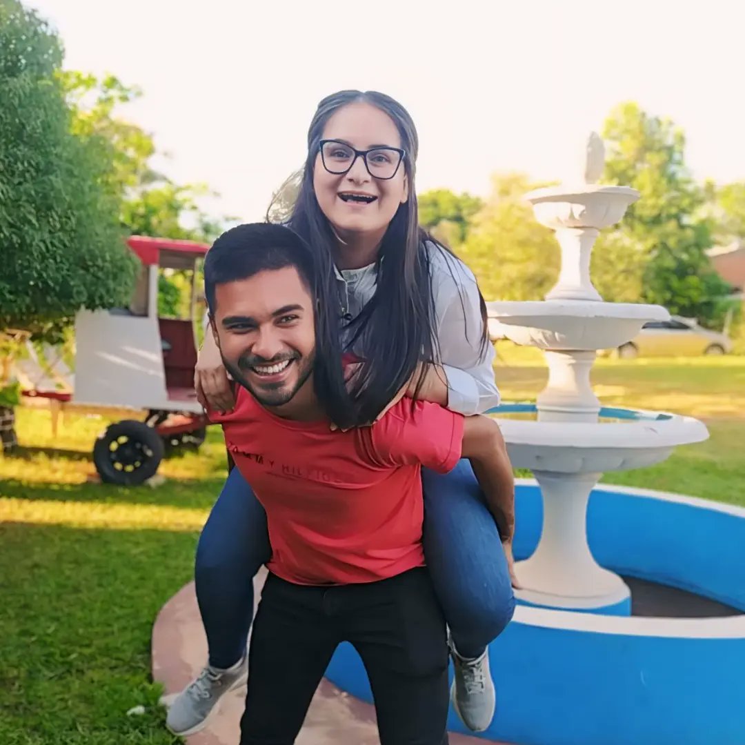 Maru_Molas's tweet photo. Tengo el alma llena y la firme convicción de que la vida nos permitirá retribuir cada gesto de amor que hemos recibido durante este tiempo en pausa.

Aguyje, che korasõ mbytete guive. ♥️ https://t.co/8NtMr3mFOH