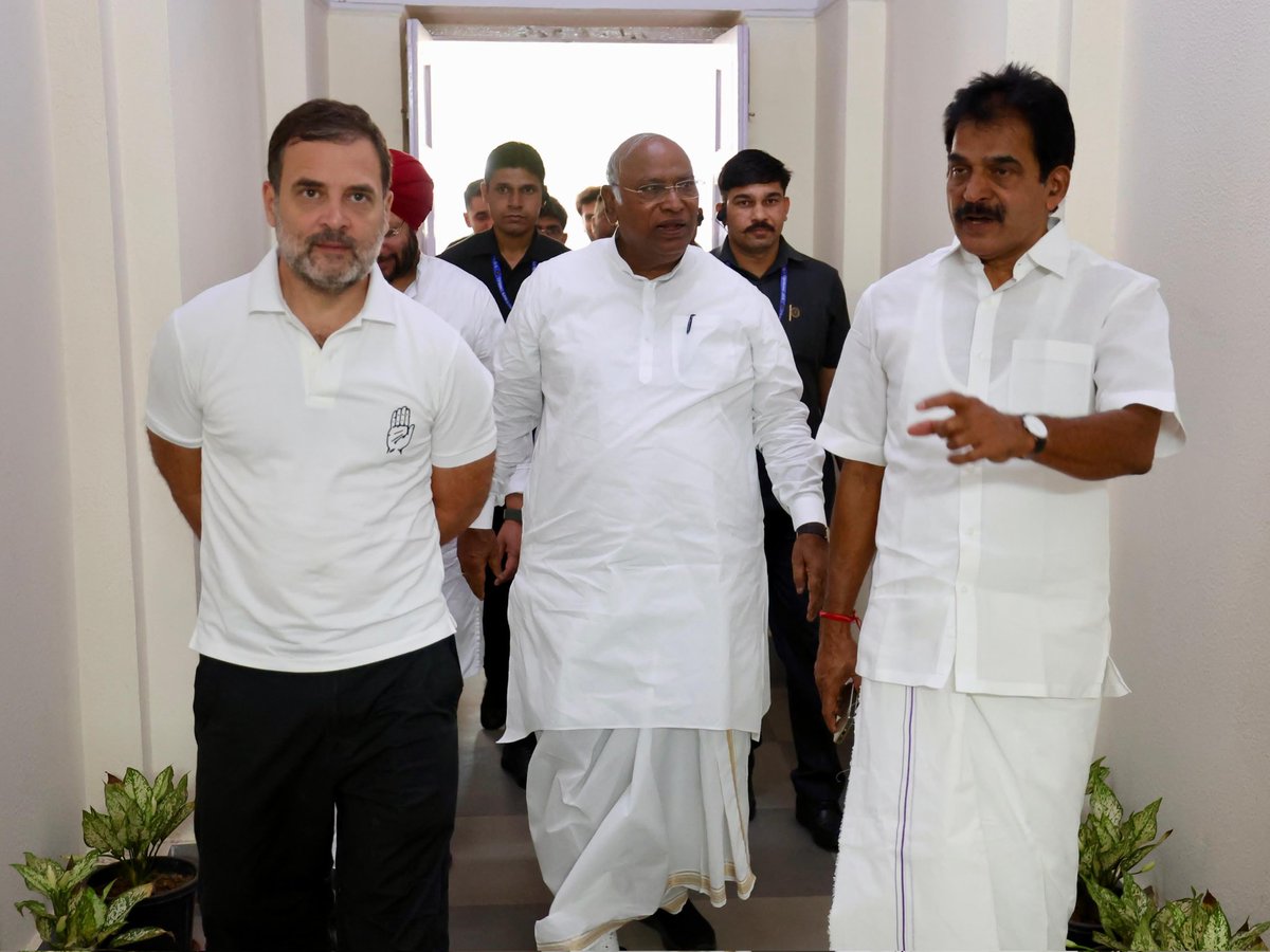 akshaygalav4's tweet photo. INDIA GATBANDHAN KI 295 SEAT A PAYEGI COMMENT KRKA BATAIYA 

Share kroe and retweet kroe 
#295Paar
#INDIAAlliance #ExitPoll #LokSabhaElectionsResult #RahulGandhi #400Paar #ElectionsResults 
#VoteCounting https://t.co/V5vqKw0J44