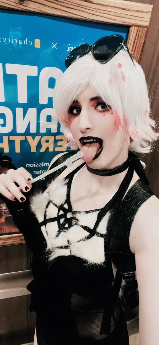 VideoGameBrat's tweet photo. Angel Dust is out and about enjoying a nice vacation the only way he knows how. #HAZBINHOTEL #collosalcon #cosplay https://t.co/J4XgukDXQI