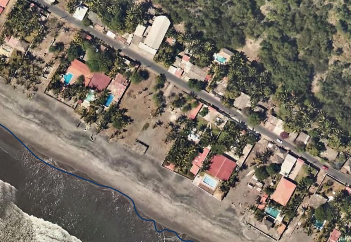 HomeFinder_SV's tweet photo. 1250 m2 beachfront lot with 25 meters of beachfront available for sale in El Pimental beach. Only 3 miles from the airport as the crow flies. Ideal to build and AirBNB or other development. 
$200,000 USD https://t.co/BGGzYEAJnE
