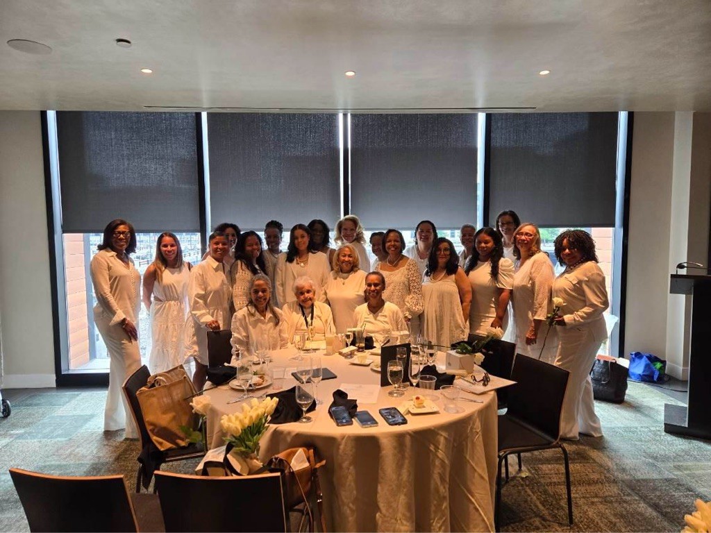 SocialBrown's tweet image. Carrousels Initiation Cermony #phillychapter  #carrousels #TheFitlerClub 🤍💛🎠