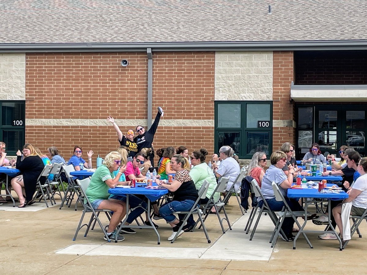 Principal_Gates's tweet photo. We celebrated the hard work of the North team with a cookout for the last day! https://t.co/ITbFsmQ8NO
