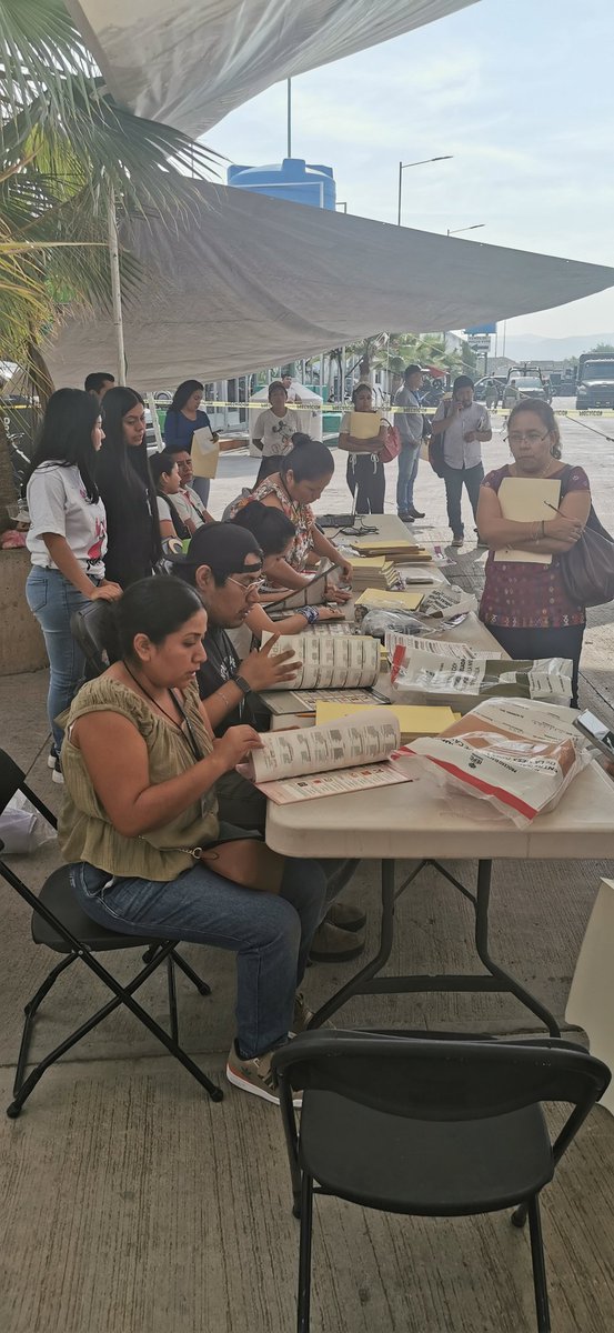 Arena_r's tweet photo. La jornada electoral se llevo con toda calma en en distrito 05 #Tlapa  ahora seguimos con la captura de actas y y el prep https://t.co/nGtwaXUPXm