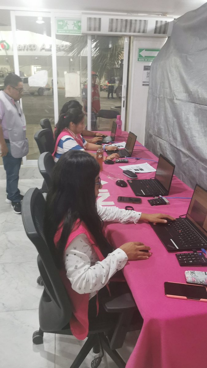 Arena_r's tweet photo. La jornada electoral se llevo con toda calma en en distrito 05 #Tlapa  ahora seguimos con la captura de actas y y el prep https://t.co/nGtwaXUPXm
