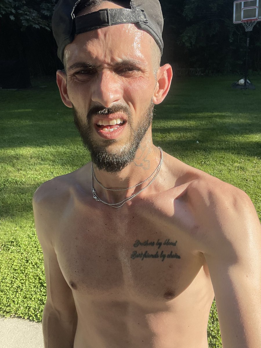 AspiringNobody's tweet photo. 3 miles dolo today through the town ☀️

KEEP GOING ✊🏼

#StreetRun #StayBizze https://t.co/XLBAj8lHNL