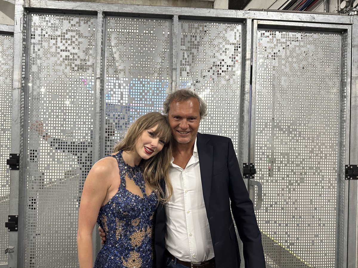 . (@oliviernusse) on Twitter photo Thank you Taylor for these amazing shows in France ! ❤️ <a href="/taylorswift13/">Taylor Swift</a> <a href="/UMusicFrance/">Universal Music FR</a> Thank you Taylor for these amazing shows in France ! ❤️ <a href="/taylorswift13/">Taylor Swift</a> <a href="/UMusicFrance/">Universal Music FR</a>