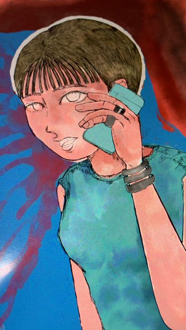 「holding phone shirt」 illustration images(Latest)