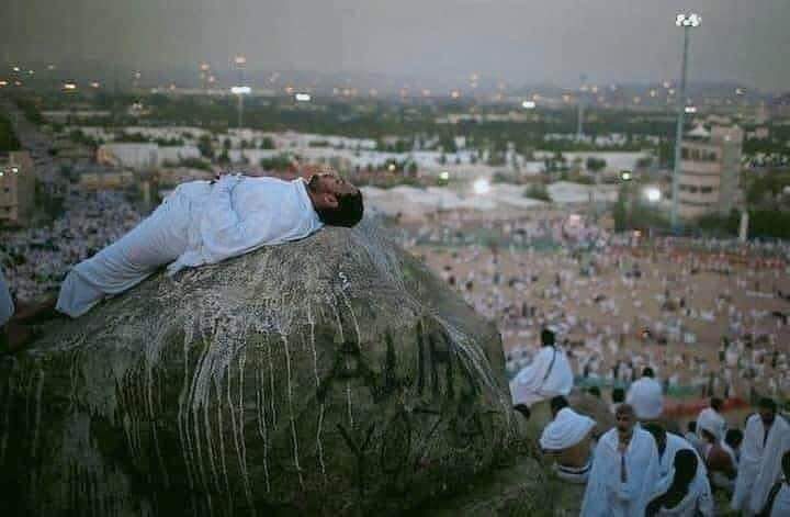 artt_28's tweet photo. "لَبيّكَ إنّا مُتعبون، اجبُرنا كأنّنا لم نَرى حُزناً".❤️ https://t.co/RUk6L3MJKl