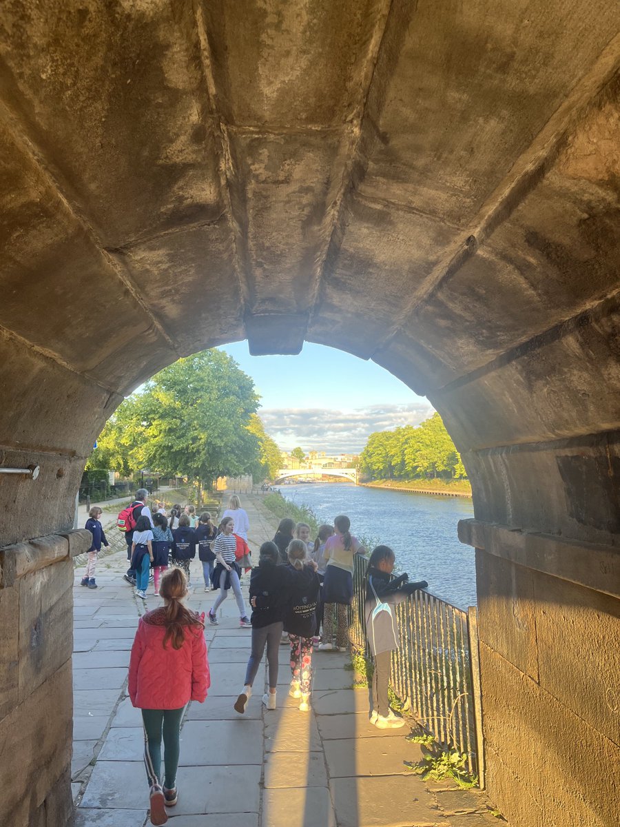 HeadofJuniors's tweet image. A beautiful day in York with Year 3 ⁦@NGHSJuniors⁩ #happygirls #Vikings #makingmemories