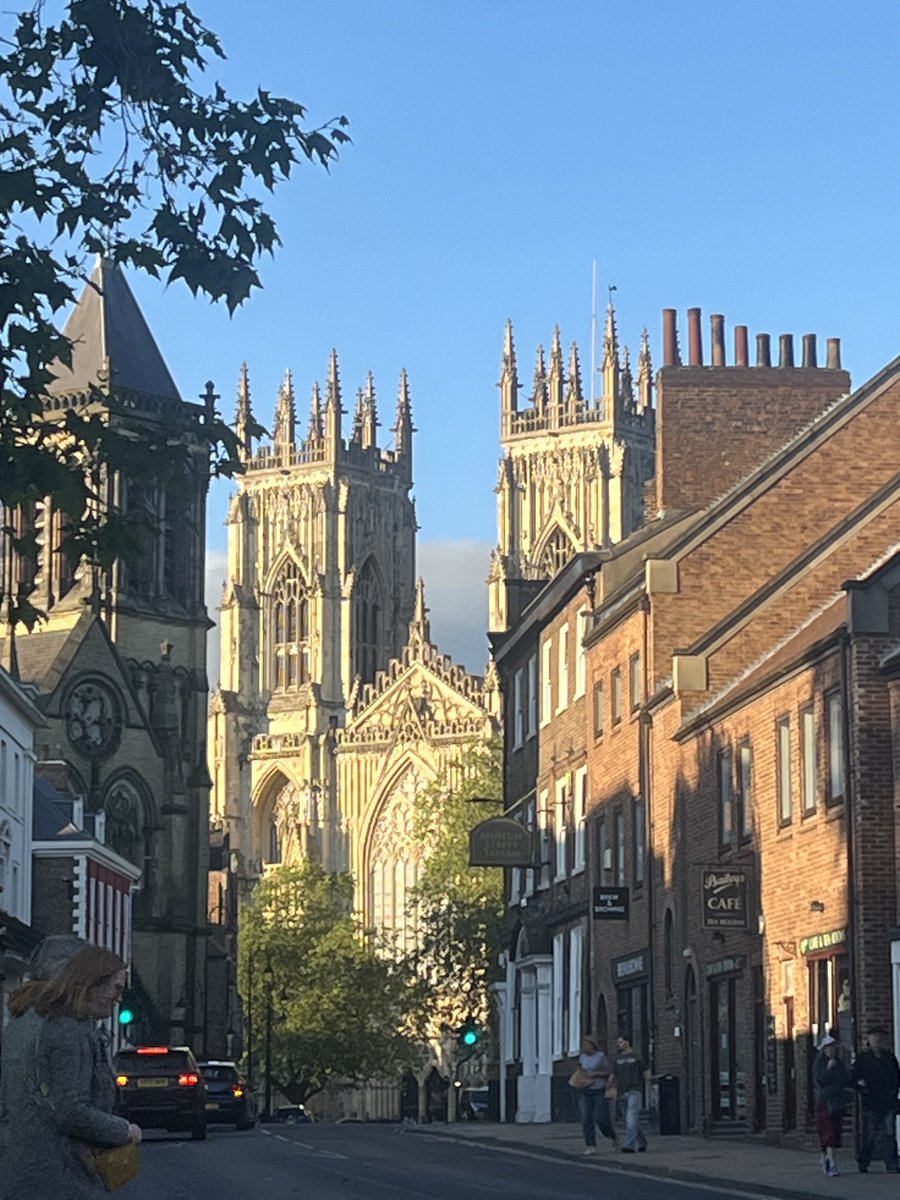 HeadofJuniors's tweet image. A beautiful day in York with Year 3 ⁦@NGHSJuniors⁩ #happygirls #Vikings #makingmemories