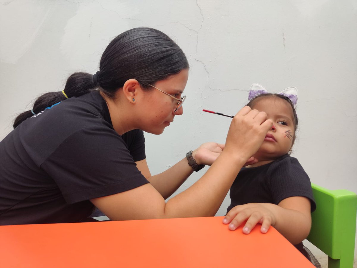 IESS_Manabi's tweet photo. #IESSteInforma | 👧 En el marco del Día del Niño, las áreas de Pediatría y Estimulación Temprana del Centro de Salud C Materno Infantil y Emergencias Bahía realizaron un programa para homenajear a los pequeños y concientizar sobre los controles periódicos de salud. https://t.co/KAAkagpwOv