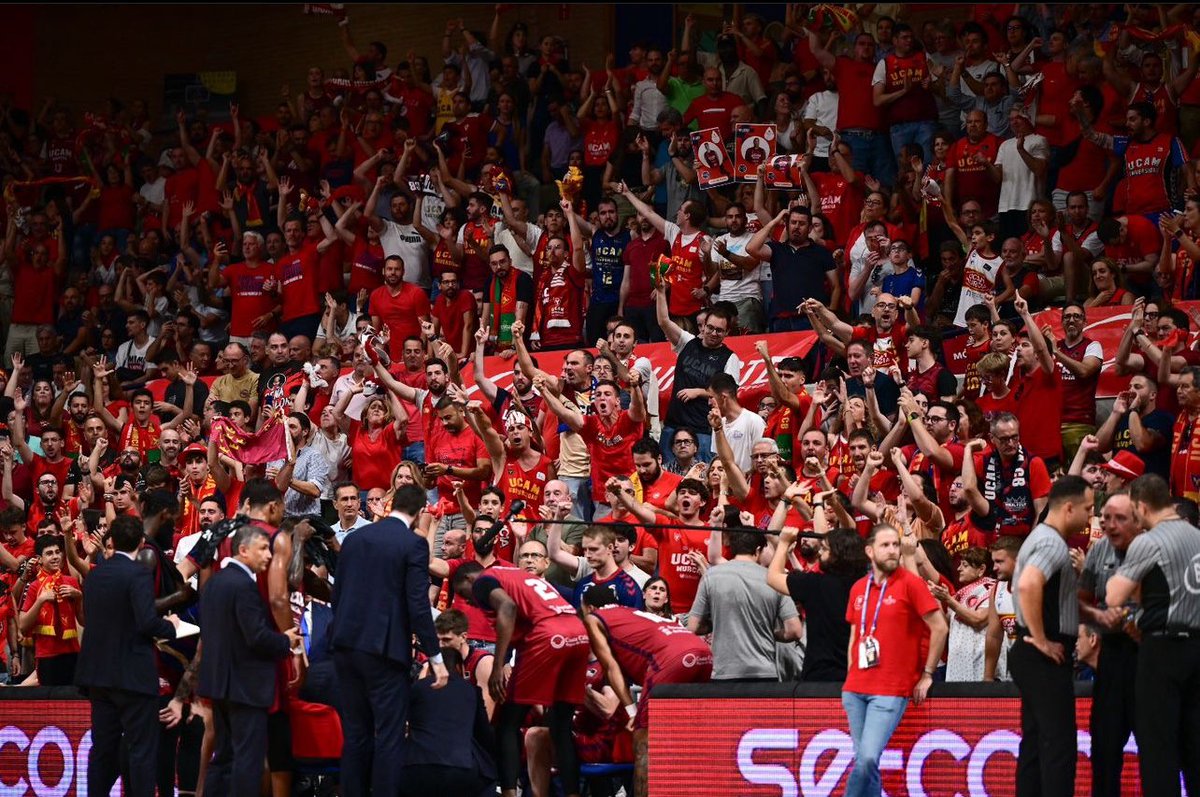 ¡A por el quinto, UCAM Murcia! 💪 La derrota contra Unicaja (79-88) nos lleva de vuelta al Martín Carpena. ¡Vamos a por la victoria! 💙💛✨  #OrgulloUCAM #PlayoffACB
