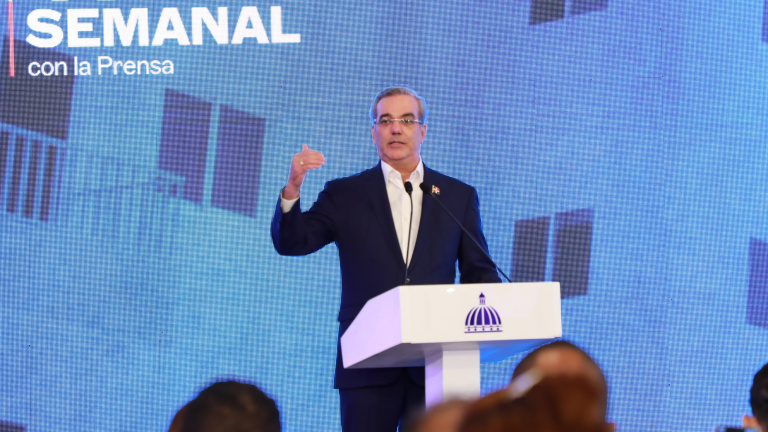 nuriapiera's tweet photo. Abinader dice reforma constitucional solo será para evitar un “Trujillo del Siglo XXI” y establecer MP Independiente https://t.co/gU8uFoCRLj #NDigital https://t.co/DEWZQEL5ev