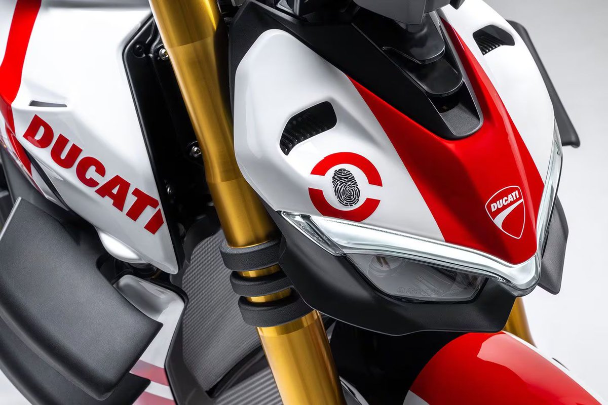 MoreMotorcycles's tweet photo. 2025 #Ducati Streetfighter V4 S Supreme https://t.co/yaCZ5NmR7t