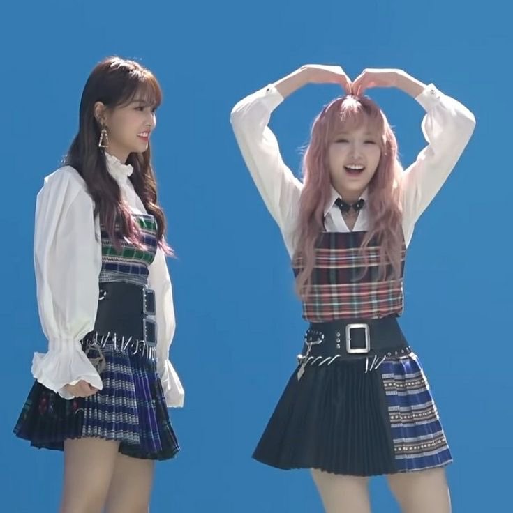 hourly izone tweet media