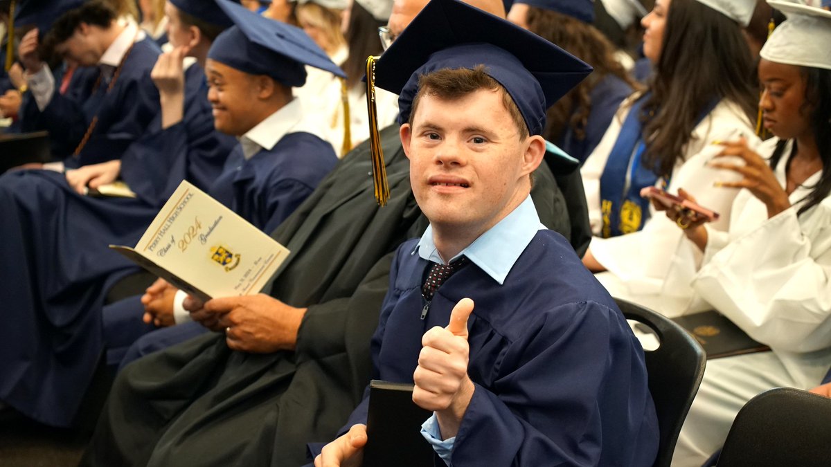 BaltCoPS's tweet photo. π Let's hear it for the #TeamBCPS Class of 2024! Photo albums will be added to the BCPS Flickr page as they become available. Don't forget to share your favorite snapshots using #bcpsgrad.
β‘οΈ https://t.co/8e107f6cWd https://t.co/dQ9RRzi597