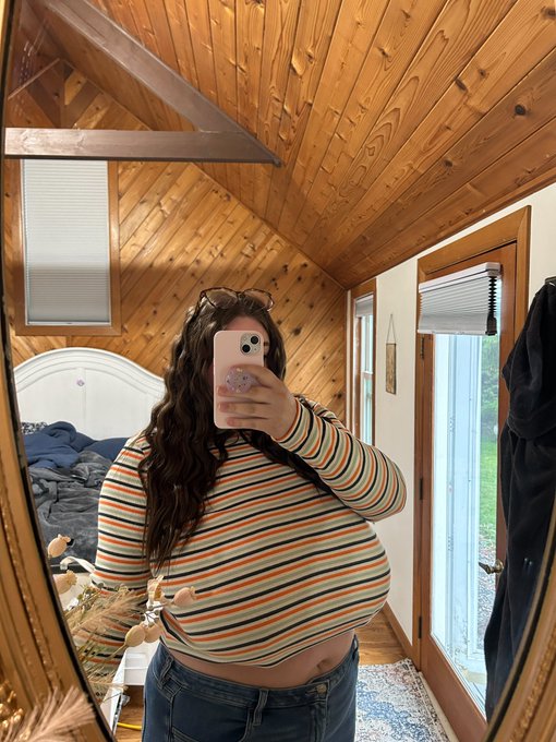 Mirror pics anyone?🪞 btw, there&rsquo;s still some $6 spots left on my site! https://t.co/LLOIWYmXiE