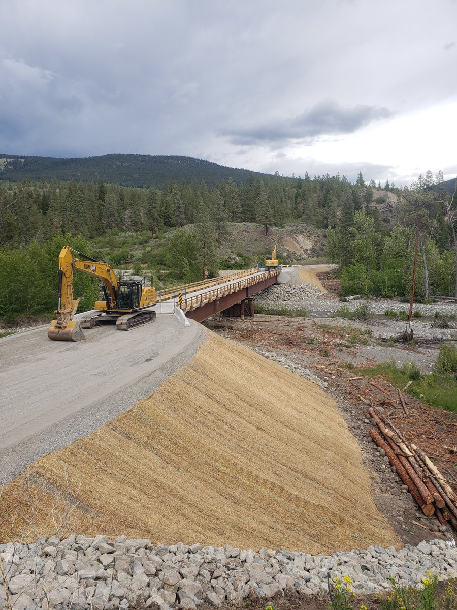RuskinConst's tweet photo. Another beautiful bridge install by the Ruskin team in Central BC.  #BridgeInstall #BridgeConstruction #ConstructionLife #BuiltToLast https://t.co/fIIn8KQjjG