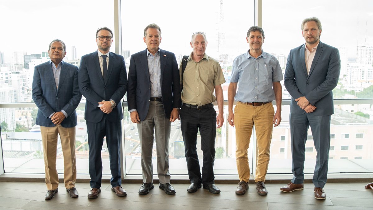 itobisono's tweet photo. ¡Seguimos anunciando grandes noticias para el desarrollo económico y la creación de oportunidades en nuestro país! 🇩🇴🤝🇮🇱

Hoy nos reunimos con el embajador de Israel, Raslan Abu Rukun, y representantes de @ElcamMedical, quienes anunciaron una inversión de $80 millones en el país. Este proyecto generará 160 empleos de alta tecnología y fortalecerá nuestra industria de dispositivos médicos.