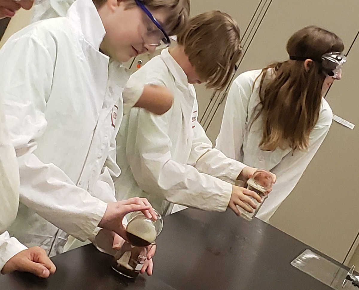 Super 7s experimenting with mixtures &amp; solutions and creating a chemical reaction! <a href="/YUatBrock/">Youth University</a> <a href="/stjeromedpcdsb/">stjeromedpcdsb</a>