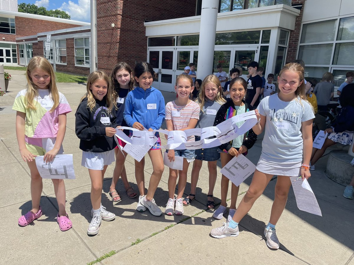 SarahGranite's tweet photo. Today we welcomed our wonderful West 4th graders to @SaxeMS! Students enjoyed creating a sample schedule, going on a scavenger hunt around the school and playing a kahoot to help get to know fifth grade. Welcome to Saxe, fourth graders!! #fifthgraderocks https://t.co/0QlzuaGQLw