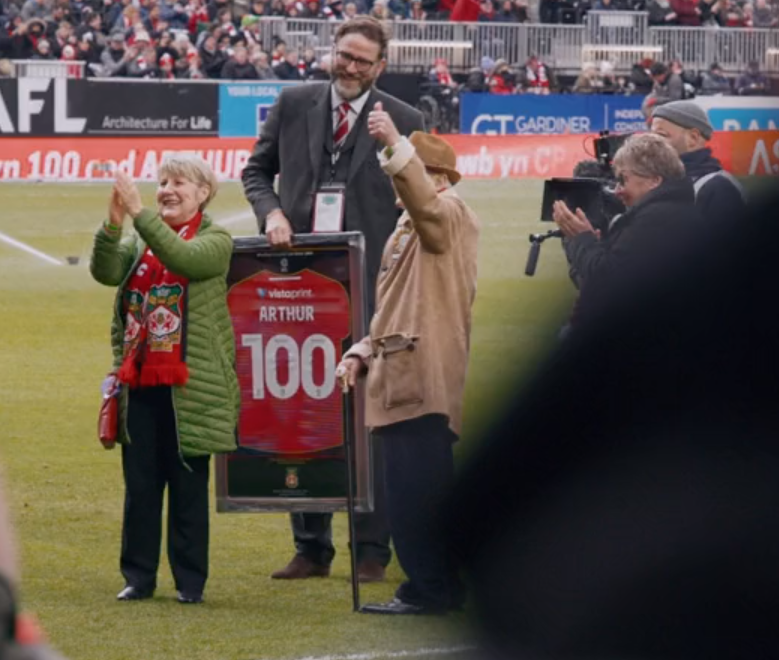 I really enjoy watching <a href="/WrexhamFX/">Welcome to Wrexham</a> but I can't believe they've casually just revealed that <a href="/thehumphreyker/">@humphreyker.bsky.social</a> is actually the tallest man on the planet. Just throwing it out there 3 seasons in. Nae warning or nothing. Don't know what to believe now. Bigger twist than The 6th Sense.