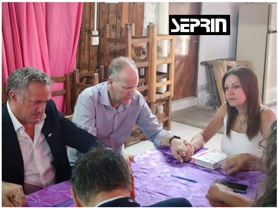 OngConacal's tweet photo. lic_pettovello ya probó con los pastores y no alacanzo con los rezos.
Ahora resulta que el hambre lo resuelve el Dr.Albino y Sturzeneger
Gestionan sobre el error de diagnóstico. 
Que casualidad Pablo De la Torre arrima a los pastores,a los ñoquis, a la fundación ¡que pobreza! https://t.co/zBUTaEc3Tk