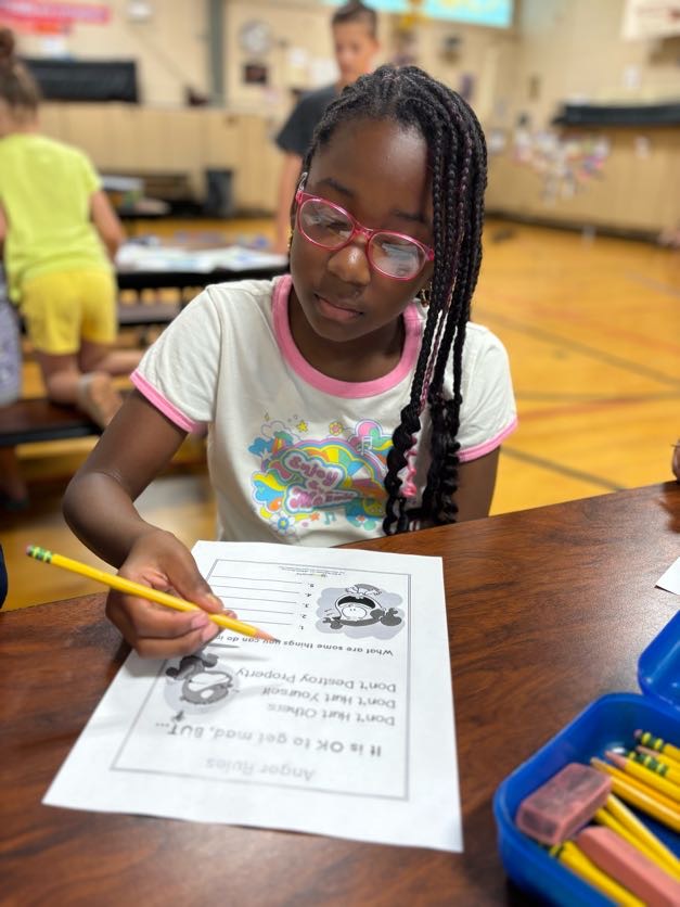 KidscareGCSD's tweet image. "It's OK to get mad BUT...don't hurt others, don't hurt yourself, don't destroy property. What are some things you can do instead?"
We are working to build a brighter future through social-emotional learning @GreeceCentral! ❤️ #pyramidmodel