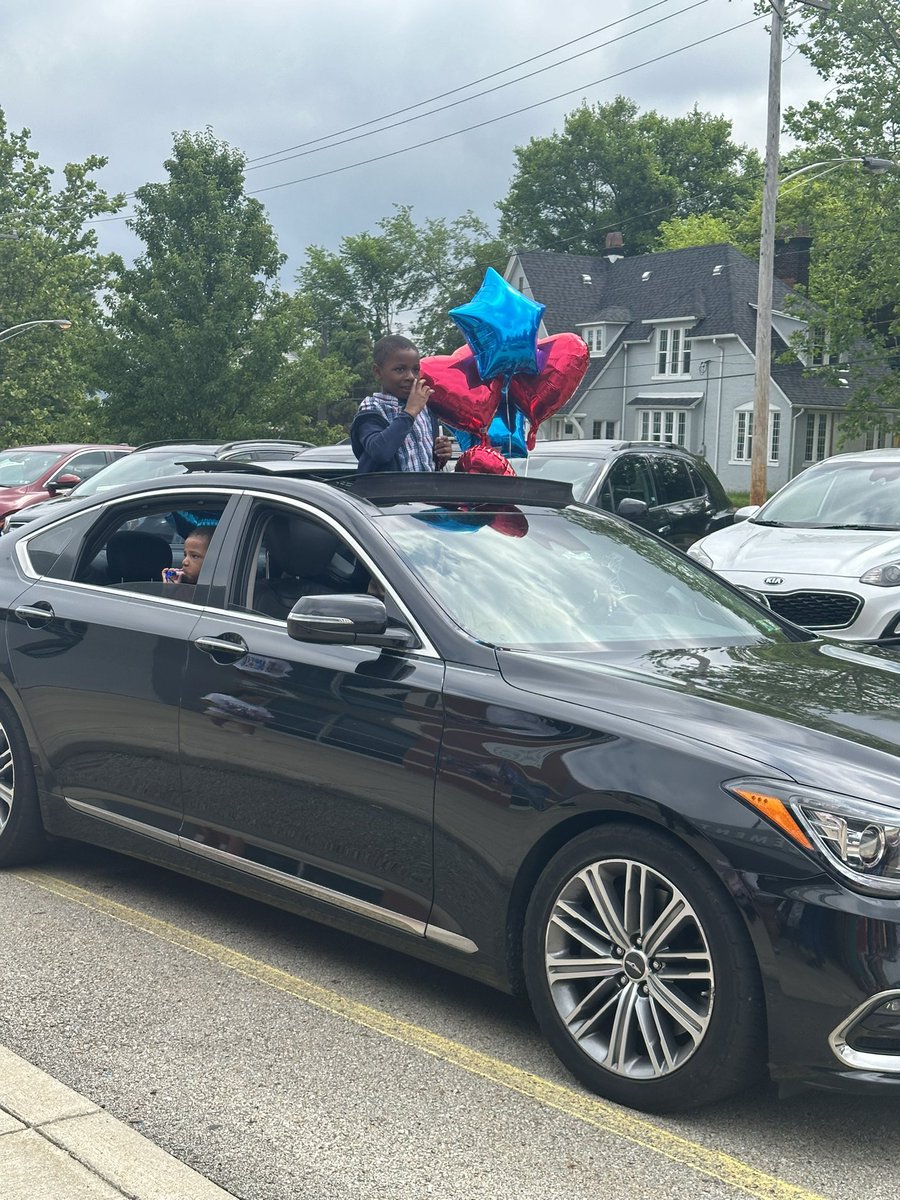WanzoDr's tweet image. Kindergarten Graduation for United at Twin Rivers #MASD #CarParade #Kindergarten #Togetherwecan