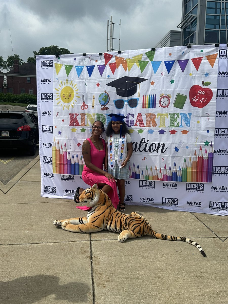 WanzoDr's tweet image. Kindergarten Graduation for United at Twin Rivers #MASD #CarParade #Kindergarten #Togetherwecan