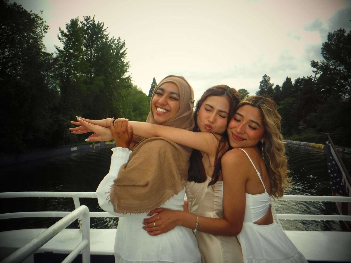 This is your sign to make plans for the Sunny end of the week. (Because I'm sure you're not loving the wind and downpour).☀️Hop on one of our Unwind Cruises or a Weekend Brunch!

#WaterwaysCruises #Seattle #SeattleEvents #Cruise #Happyhour #Summer #Weekend #lakeunion #SLU