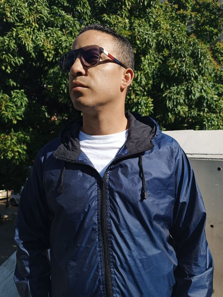 HeynerPaez's tweet photo. "Indudablemente tú entorno te hunde ó te eleva. Aprende cada día de la vida, pues ella es un reto constante, quién vive la vida solo por vivirla, está destinado al fracaso."

Máximo Vielma

👓 @optica_soficolor

#foto #fotografia #optica #trabajo
#lospalosgrandes #chacao https://t.co/q0MEbOZUkW