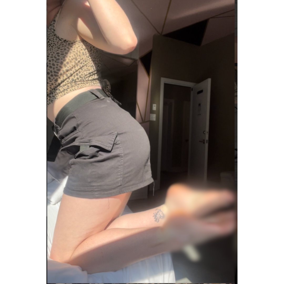 SimoneBrassClub's tweet photo. Come worship my feet @clubalphaottawa Downtown location this week:

💋Tuesday 2-8
💋Wednesday 4-9
💋Thursday 10-4

To book call: 613-508-1100, or text 613-909-8336 https://t.co/H7fj3k9Te2