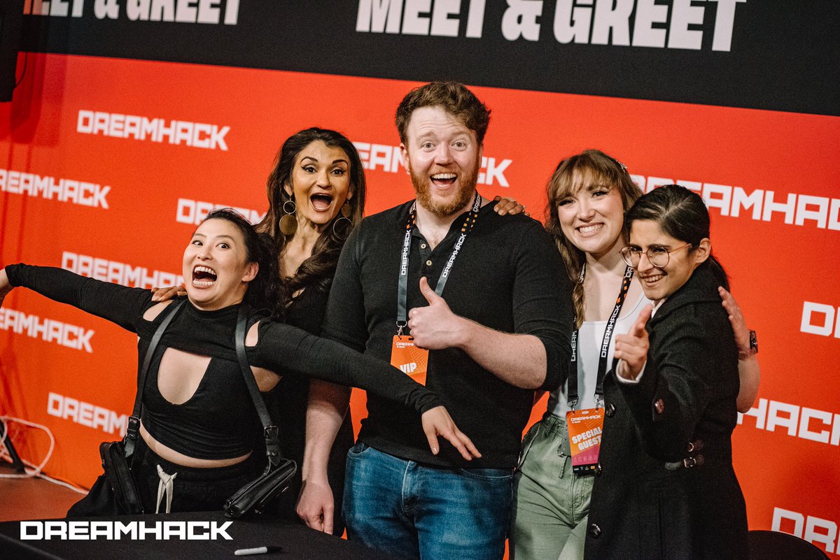 bluerosetori's tweet photo. I got to take portraits of @BrennanLM and the rest of the crew from the D&amp;D one-shot campaign after they got off the Main Stage at #DHDallas this past weekend 😊

the sweetest group of people I met all weekend and I can’t wait for the chance to work with them again 😋 https://t.co/okMD1skmaS